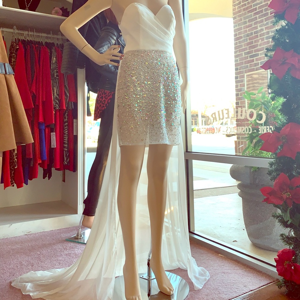 Stunning strapless for NYE date.